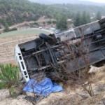 Denizli'de yolcu midibüsü devrildi: 1 ölü, 20 yaralı
