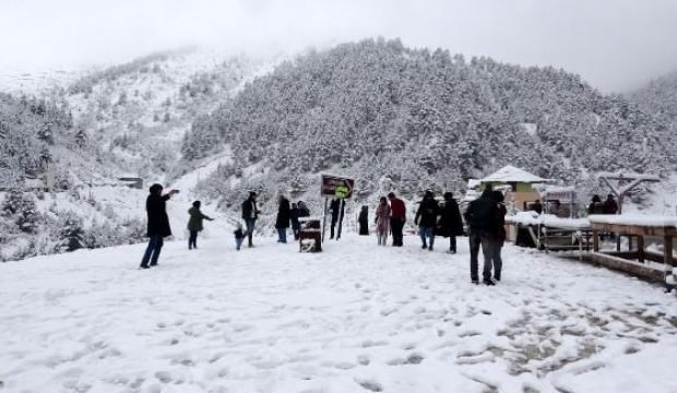 Doğu Karadeniz'de kardan 57 köy yolu kapandı