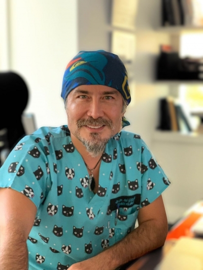 Dr. Naci Çelik Kimdir?