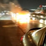 E-5'te alev alev yanan aracı beton mikseri söndürdü