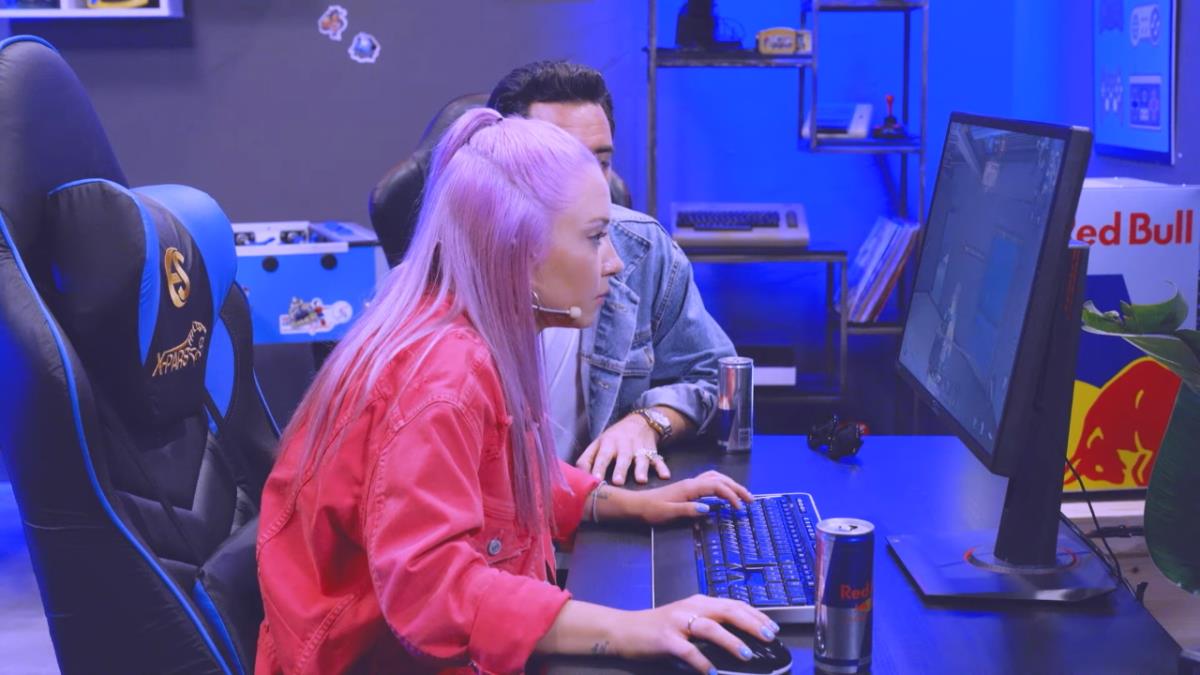 Ece Seçkin Red Bull GamerSZon'un konuğu oldu