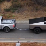 Elon Musk 'Cybertruck'a ait yeni görüntüler paylaştı