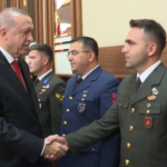 Erdoğan'ı Kabul Töreni'nin yapıldığı salonda askerler karşıladı
