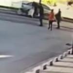 Feci kaza! Koşarak karşıya geçerken...