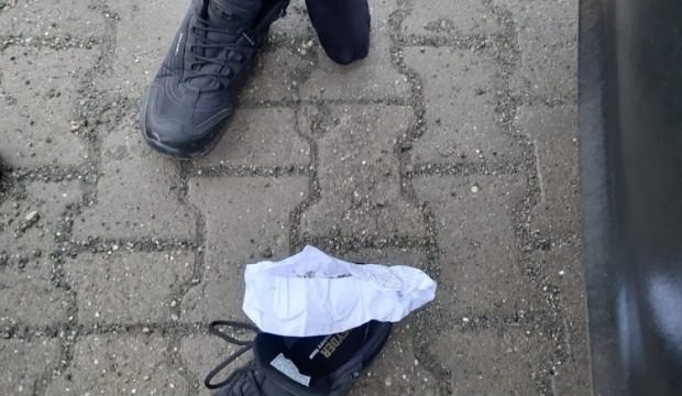 'Ferman' sürücünün ayakkabısında uyuşturucu buldu