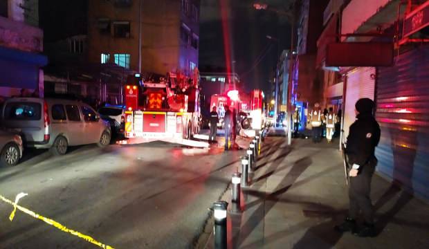 Gaziosmanpaşa'da yangın paniği: 12 kişi dumandan etkilendi
