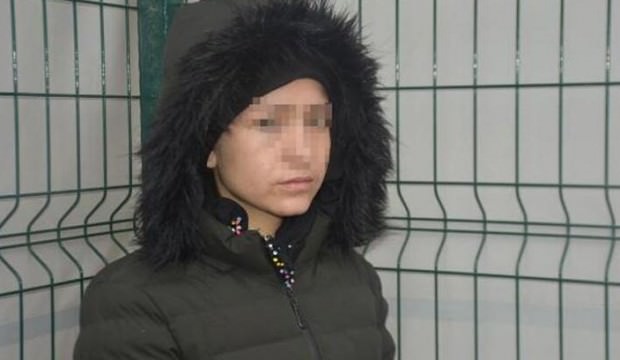 Genç kızı Yunan polisi dövdü, Türkiye sahip çıktı!