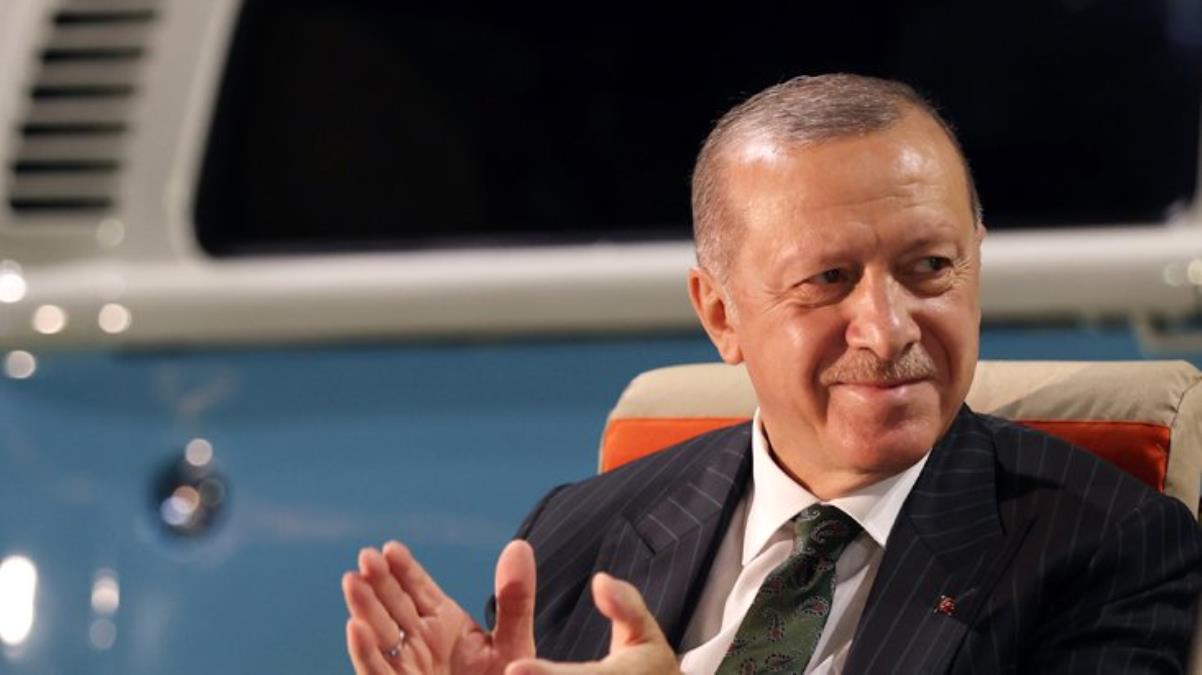 Gençlerden Cumhurbaşkanı Erdoğan’a Ahmet Kaya sürprizi Alan bir anda o şarkıyla inledi