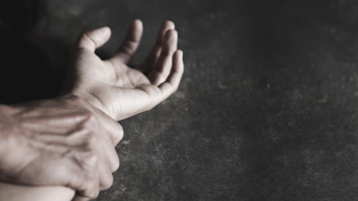 Gözü dönmüş koca, 'Beni aldatıyorsun' dediği karısını genital bölgesine demir çubuk sokarak öldürdü