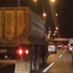 Hafriyat kamyonunun trafikteki tehlikeli yolculuğu