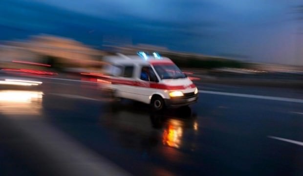 Hatay'da askeri araç refüje çarptı! 1 asker yaralı