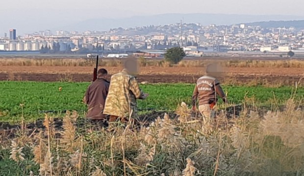 Hatay'da kaçak avlanan iki kişi ekiplere ateş açtı