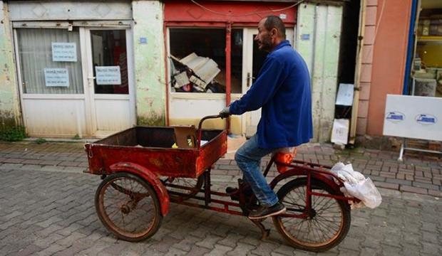 Hurda toplarken buldu, hiç düşünmeden teslim etti