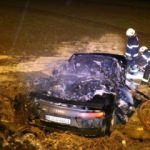 Hurdaya dönen otomobilden sağ çıktılar