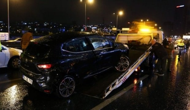 İstanbul'da 11 araç birbirine girdi! Yaralılar var...