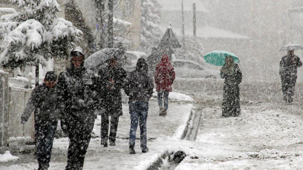İstanbul pazar sabahına karla uyandı! Peki kar yağışı ne zamana kadar devam edecek?