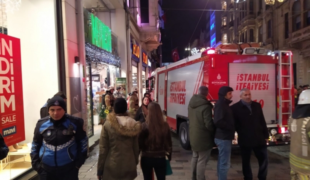 İstiklal Caddesi'nde yangın paniği