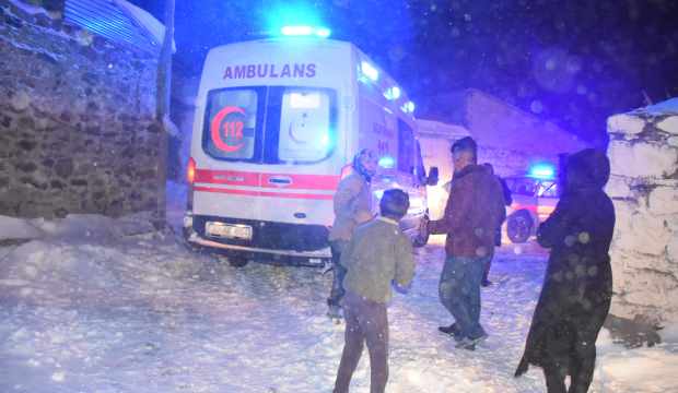 Kars ve Erzincan'da mahsur kalan hastalar için ekipler seferber oldu