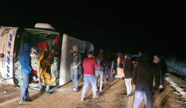 Kayseri'de yolcu otobüsü devrildi: 10 yaralı