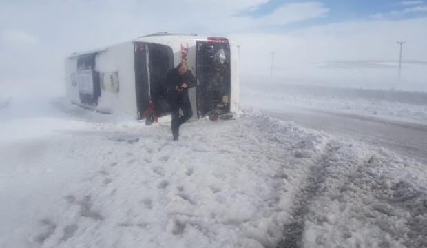 Kayseri'de yolcu otobüsü devrildi: 13 yaralı