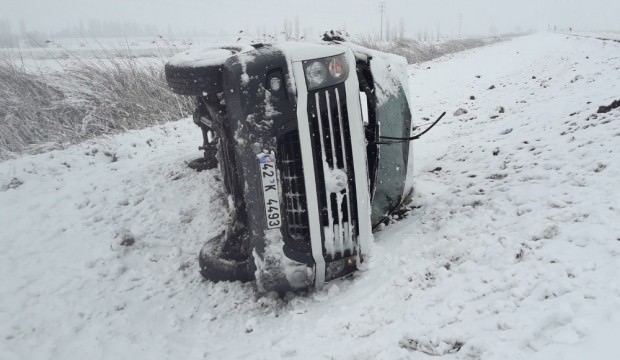Konya'da öğretmenleri taşıyan minibüs devrildi: 15 yaralı
