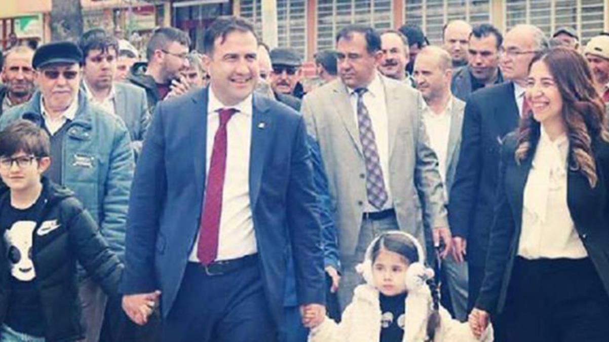 Konya'da 'yırtılan afiş' nedeniyle öldürülen belediye başkanının annesi: Torunlarım karnelerini babalarının mezarına götürdü