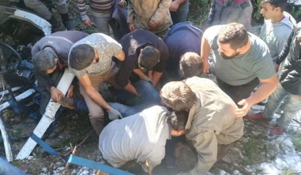 Künk yüklü kamyon şarampole devrildi; sürücü ağır yaralandı
