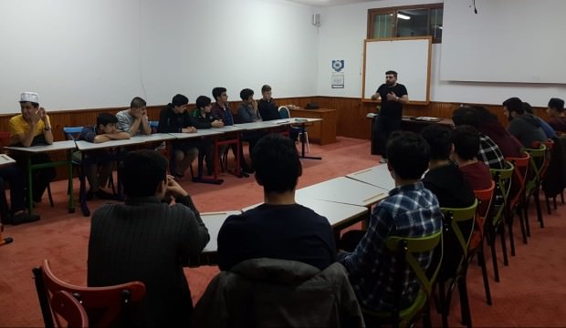 Kuran Kursu öğrencilerine sosyal medya dersi