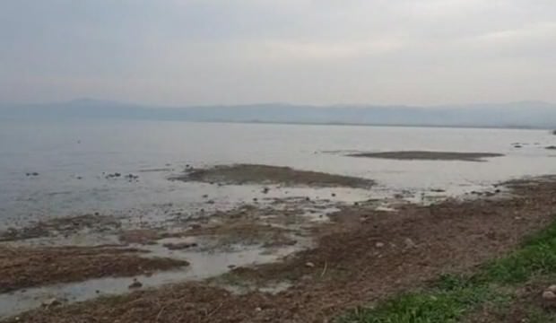 Kuruyan İznik Gölü'nde adacıklar ortaya çıktı
