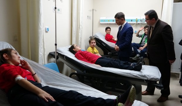 Lahmacundan zehirlenen 13 öğrenci hastanelik oldu