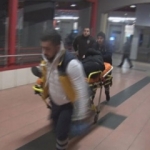 Metroda dehşet! 2 kişi bıçaklandı