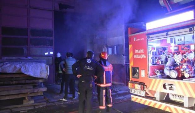 Mobilyacılar çarşısında korkutan yangın