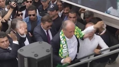 Muharrem İnce Vatandaşı İttirdi!