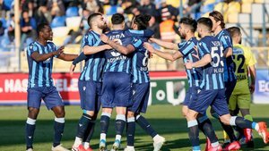 Nazım Sangare'den bağlama resitali