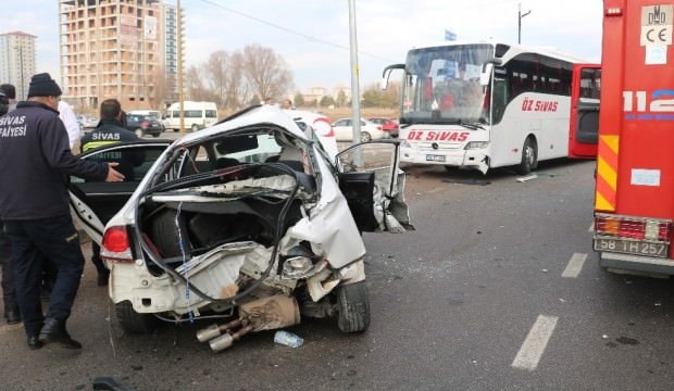 Nişanlı çifti trafik kazası ayırdı