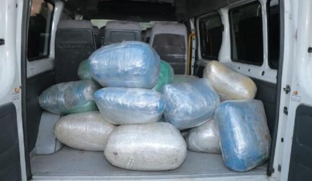 Öğrenci servisinde 176 kilo esrar ele geçirildi