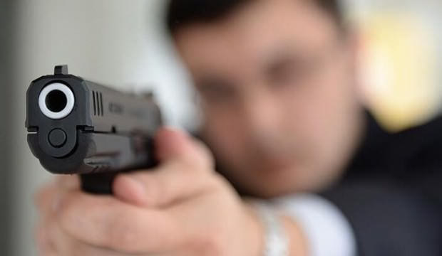 Okula tabanca ile geldi! Bahanesi 'pes artık' dedirtti