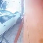 Otomobil açıköğretim ofisine daldı: 1 ölü, 2 yaralı