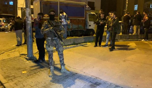 Otomobil kurşun yağmuruna tutuldu! Bölgeye PÖH sevk edildi