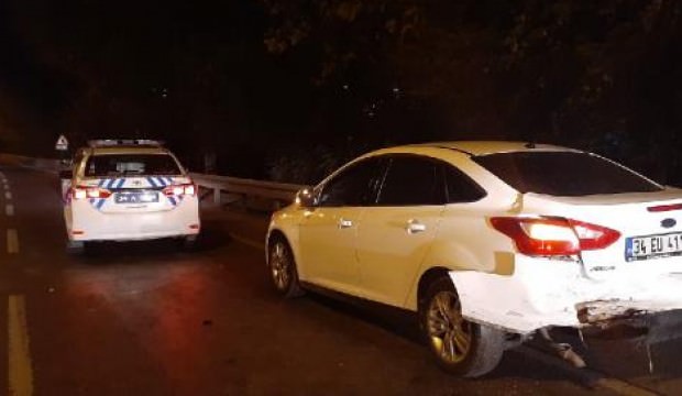 Otomobil önündeki araca arkadan çarptı: 4 yaralı