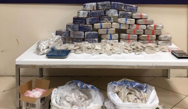 Otomobilden uyuşturucu satan şüpheli suçüstü yakalandı