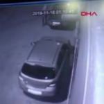Otomobilin üzerine benzin döküp yaktılar