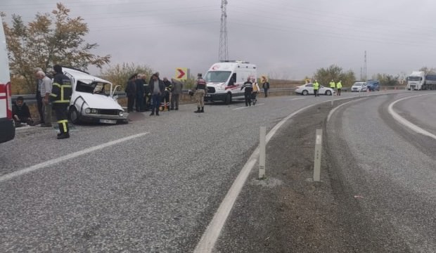 Otomobiller çarpıştı: 7 yaralı var