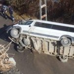 Özel Harekat polislerini taşıyan minibüs şarampole yuvarlandı