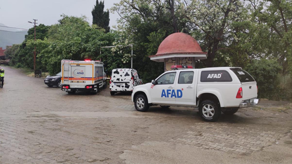 Paraşütle dağdan atlayan adam, olumsuz hava koşulları nedeniyle gözden kayboldu