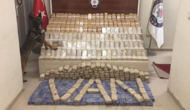 Park halindeki minibüsten 269 kilo eroin çıktı
