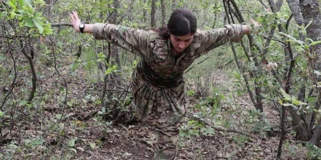 PKK'nın dağdaki balerini! Teröristleri şirin gösterme çabaları bu kez güldürdü
