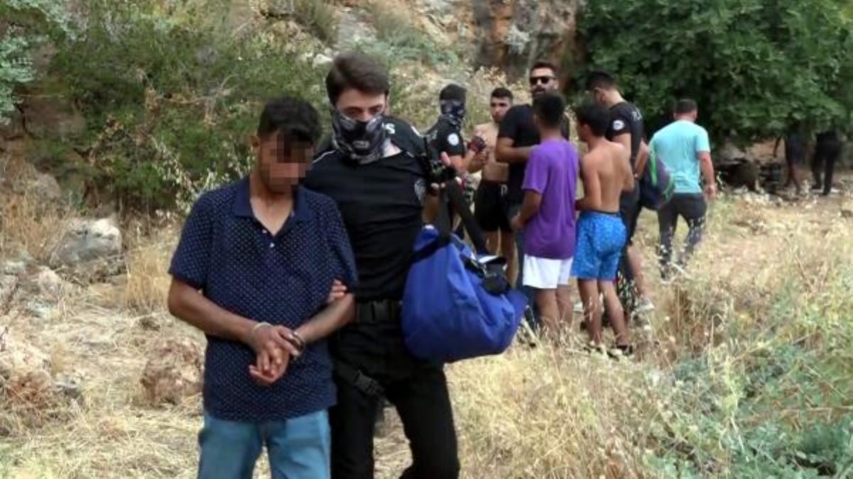 Plajda hırsızlık yaptılar, falezlerdeki kayalıklarda saklanırken yakalandılar