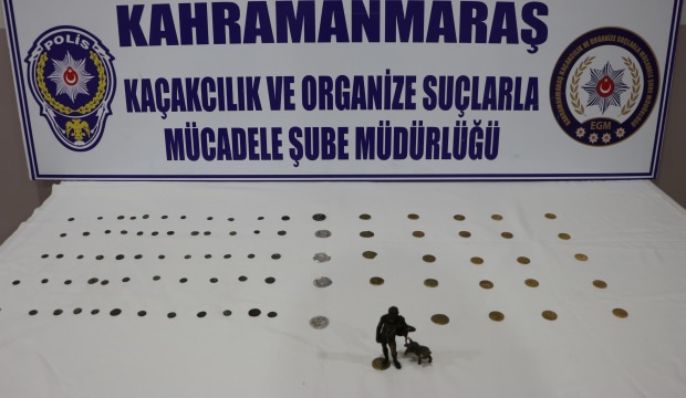 Polis operasyon yaptı...Çöp kovasında tarihi eser fışkırdı