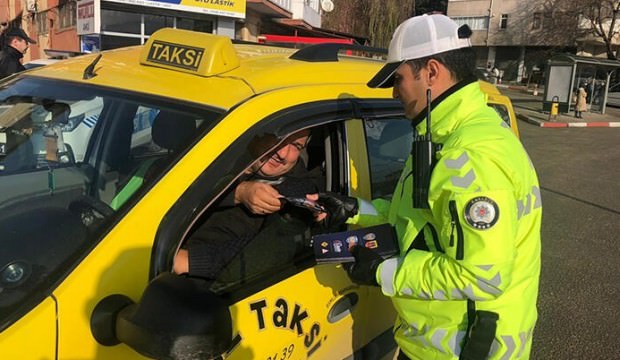 Polis sürücüleri tek tek uyardı